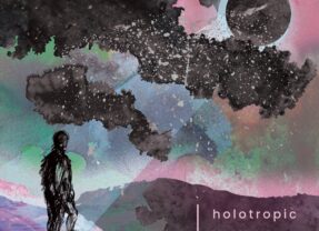 Rozhovor – Holotropic – Ja zvyknem hovoriť, že o skladbách uvažujem skôr ako o príbehoch, menej v rovine “sloha – bridge – refrén”. Čiže mám väčšinu času potrebu robit v skladbách aj rôzne postranné epizódy, odbočky.