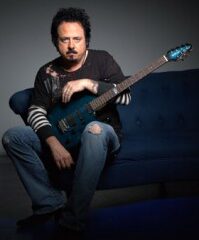 Legendárny gitarista z TOTO predvedie svoje umenie fanúšikom na Slovensku